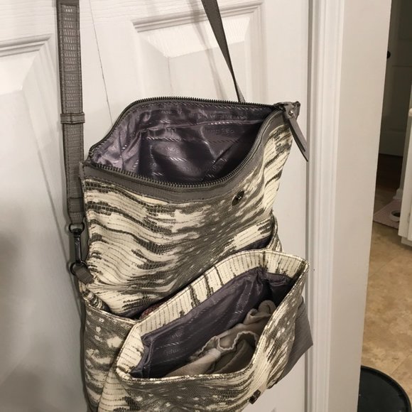 Simply Vera Wang Snakeskin Crossbody Purse - Picture 3 of 15